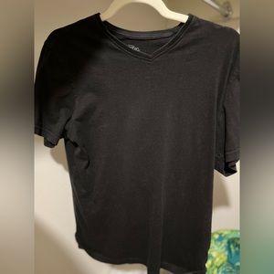 Size M Unisex Black Tee